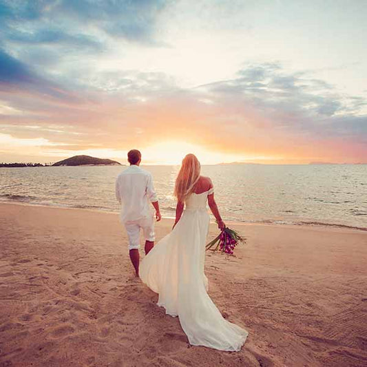 Flowers that complement a beach wedding