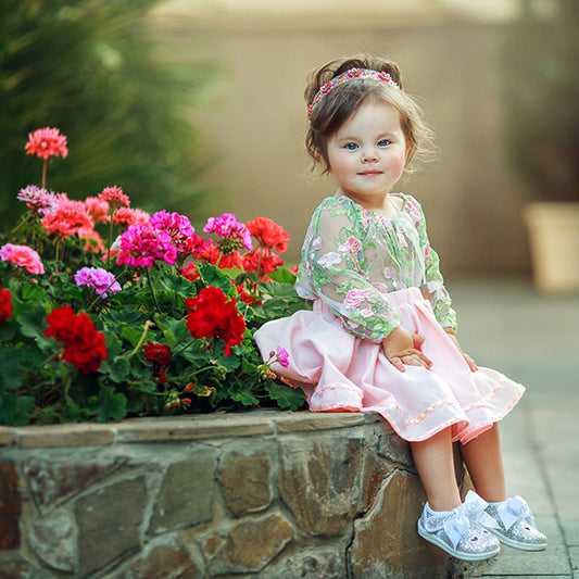 Carve wood flowers this summer with your children