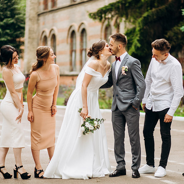 How to Act When You Are Late to Your Friend's Wedding?