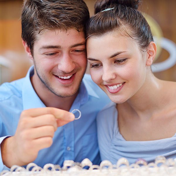 5 Tips to Make Your Engagement Ring Shopping Easier