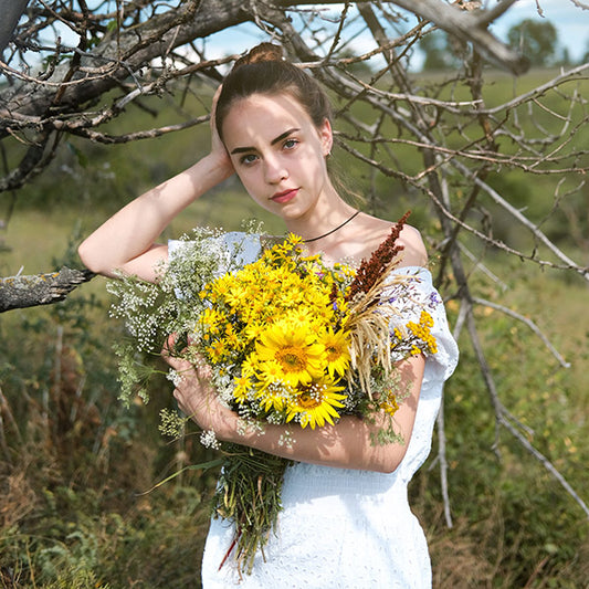 Brighten up your big day with yellow blooms