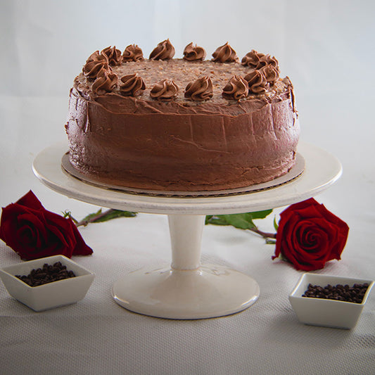 Decorate cakes with flowers