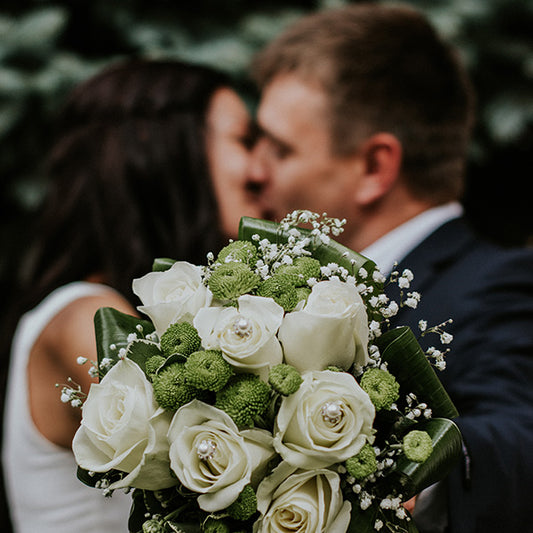 Flowers – an ideal gift for wedding anniversary celebrations!