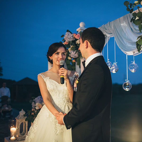 How to Write an Unforgettable Officiant Speech