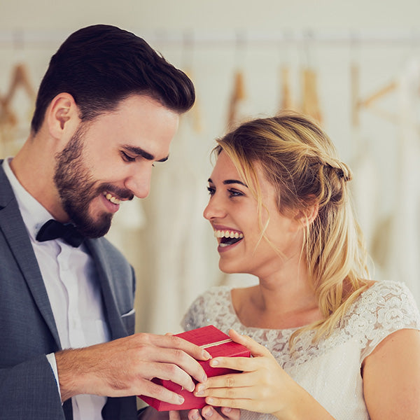 How Much Money Should You Give as a Wedding Gift?