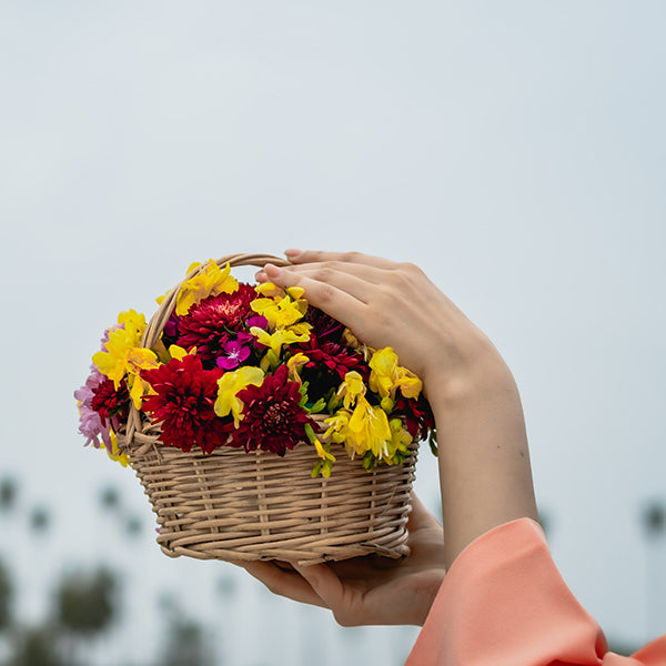 How to use sola wood flowers in wedding decor?