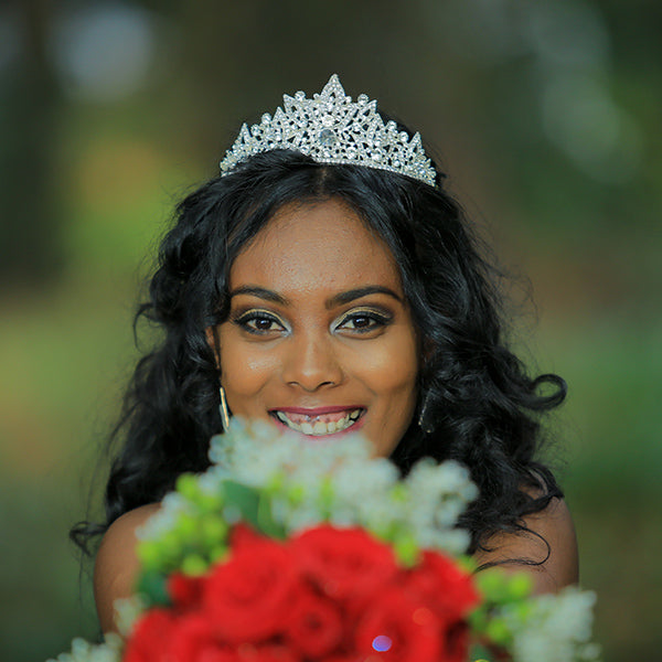 A bridal bouquet that perfectly goes with bridal dress