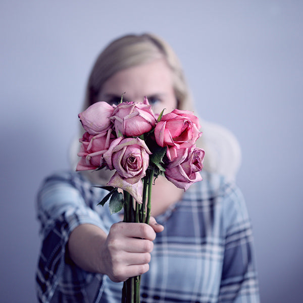 Give pink roses to celebrate happiness