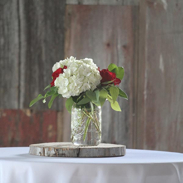 Mason Jar Arrangements: Simple Sola Centerpieces